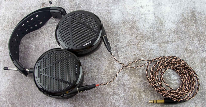 Audeze LCD-5 — Open-Back Planar Magnetic Headphones
